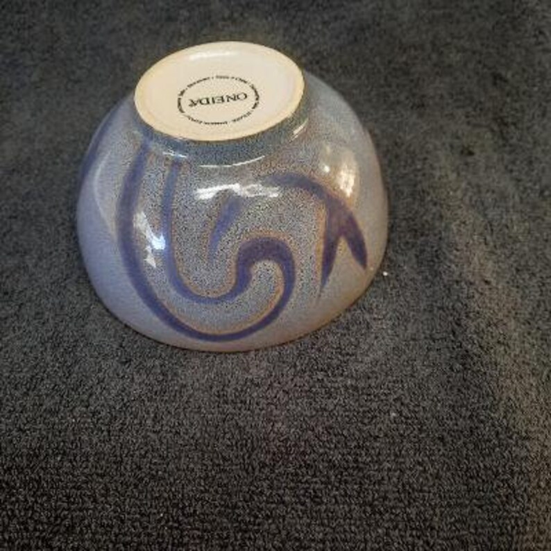 Oneida Stoneware Solare Damask Scroll Pattern Round Fruit Berry Dessert