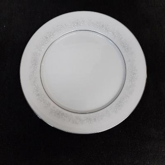 Noritake Cumberland 2225 Pattern Dinner Plate Made in Japan