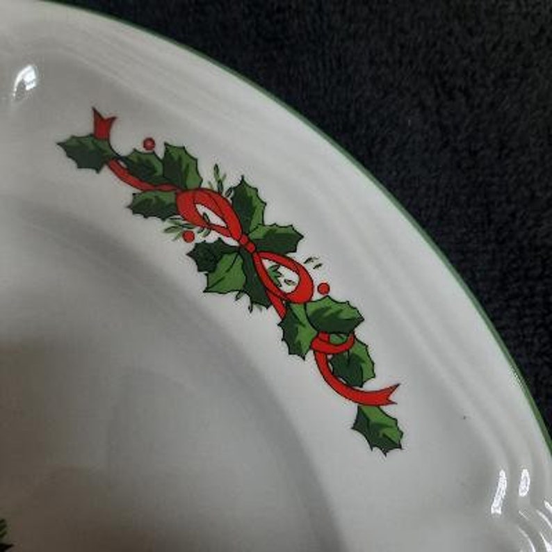 Tabletops Unlimited Christmas Time TAU17 Pattern Dinner Plate Embossed