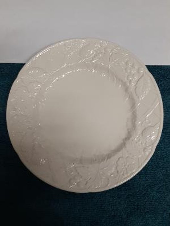 Japan Embossed White Bread & Butter Plate ENGLISH COUNTRYSIDE by Mikasa 
