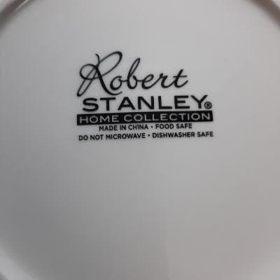 NEW Robert Stanley Home Collection - Gold And White - DINNER PLATES 10.5  NWT
