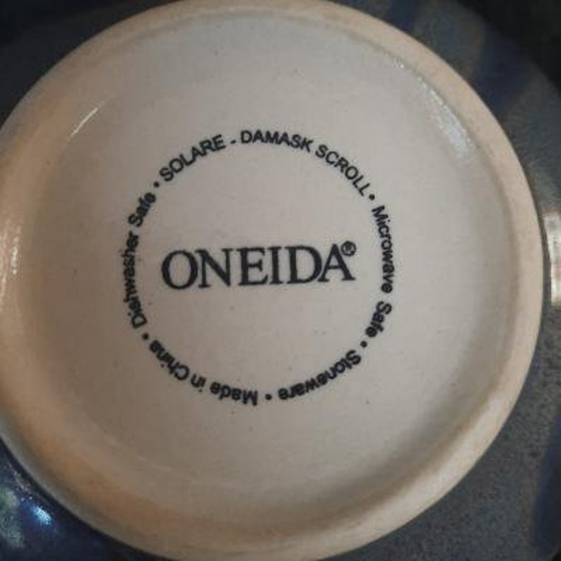 Oneida Stoneware Solare Damask Scroll Pattern Round Fruit Berry Dessert