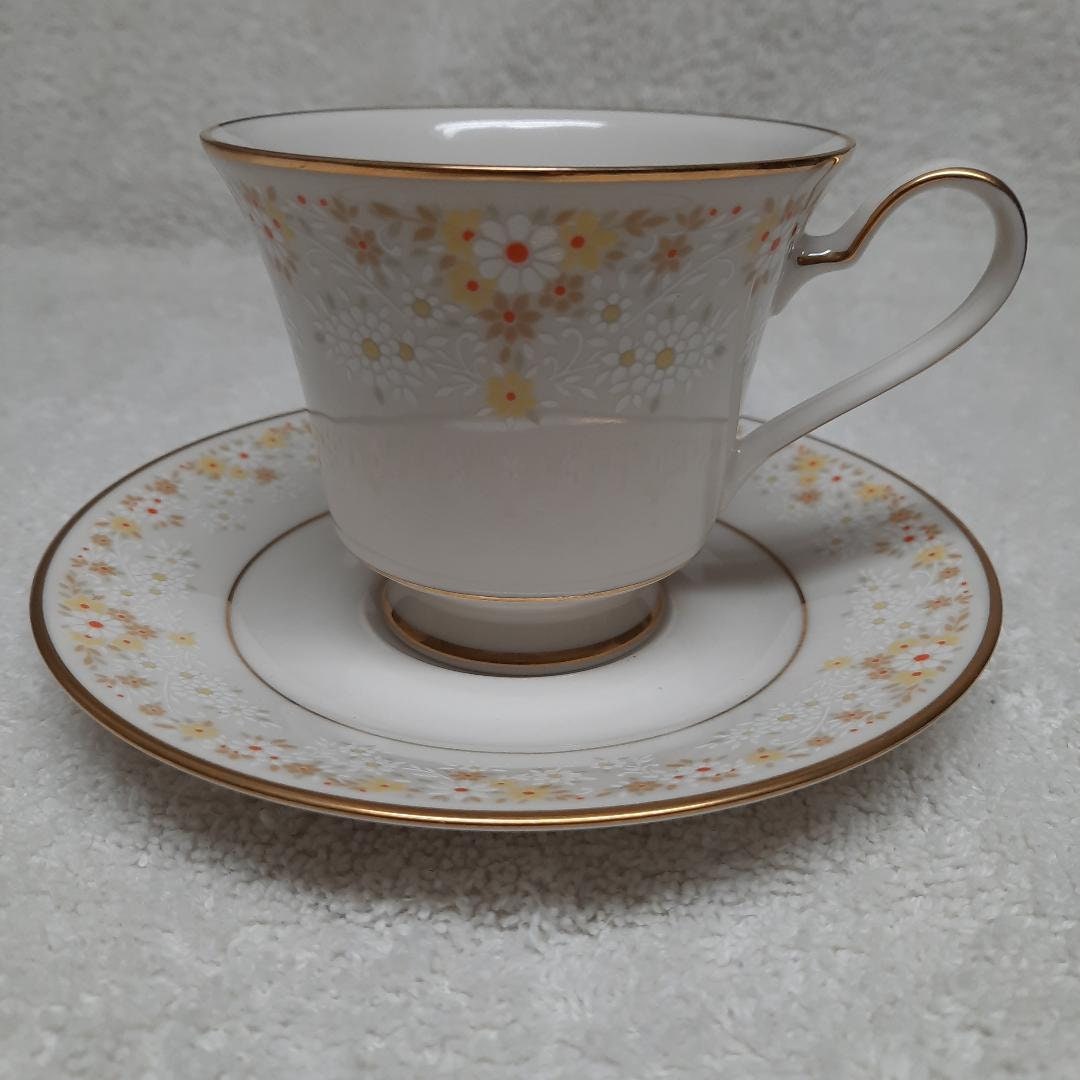 【新品・未使用】Noritake ホワイトプレート 金縁 花模様 新品・未使用】Noritake ホワイトプレート 金縁 花模様 7枚 2025年最新