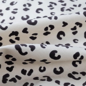 Babycord Leo Print - Feincord mit Leopardenmuster
