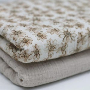 Musselin Blumen Seerose beige - Double Gauze Meterware