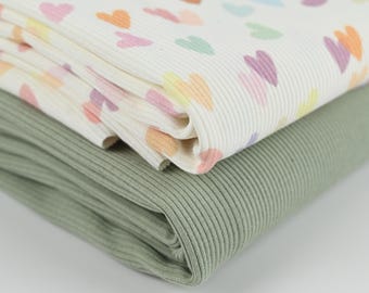 Rib Jersey mit bunten Herzen – Baumwolljersey mit Rippenstruktur – Rib Jersey Sommer – Pastelltöne – Stoff für Kinderkleidung