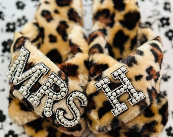 Leopard Braut Hausschuhe|Leopard I Do Hausschuhe|Frau Leopard Hausschuhe|Brautparty Geschenke|Braut Hausschuhe|Geschenke für sie|Personalisierte Hausschuhe