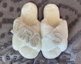 Bride Slippers| I Do Slippeers|Customized Slippers|Peal Rhinestone Slippers|Bride To Be Slippers|Mrs. Slippers