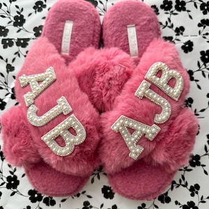Pantoufles personnalisées en fausse fourrure| Chaussons de vacances|Chaussons personnalisés|Chaussons en strass Peal|Cadeaux de vacances pour elle|Cadeaux de Noël