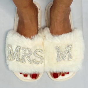 Faux Fur Bride Slippers| I Do Slippeers|Customized Slippers|Peal Rhinestone Slippers