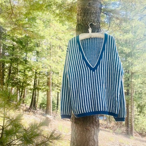 Vintage 90s | Large | Nautical | V-Neck | Striped | Blue/White | Sweater | Women’s | Made by Levi’s
