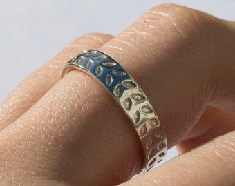 silver patterned band, leaf engraved ring, stackable sterling silver ring, custom engraved ring, floral engraved ring