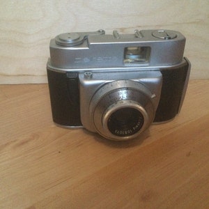 Beirette Model 2 35mm camera. Super stylish film camera.