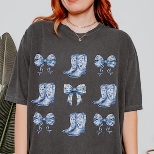 Coquette Chinoiserie Cowgirl Shirt Comfort Colors Bow Shirt Blue Toile De Jouy Coquette Shirt Aesthetic Cute Blue Bow Tshirt Womensclothing