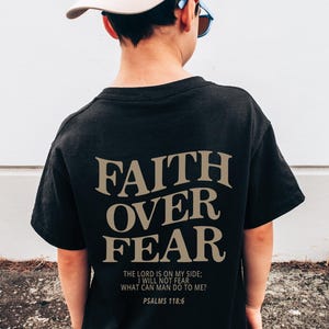 Camiseta de Jesús para niños "Fe sobre el miedo" Mercancía de Jesús Ropa de Jesús Camiseta de las Escrituras Camiseta cristiana para niños Ropa cristiana Ropa de calle cristiana