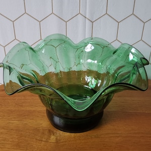 Besonderer Blumentopf aus grünem Glas