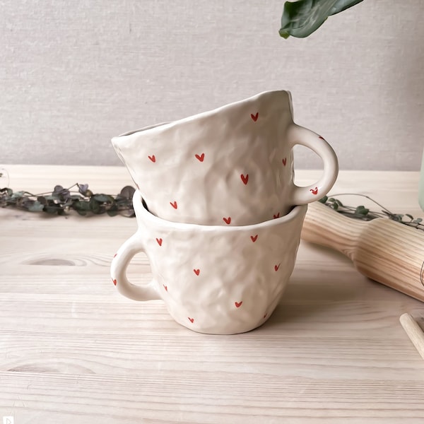 Tasse avec coeurs, tasse en céramique faite à la main, tasse à café, tasse de la Saint-Valentin, cadeau de la fête des mères