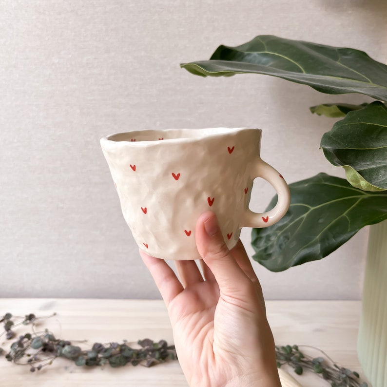 Taza con Corazones, Taza de Cerámica Artesanal, Taza de café, Taza San Valentín, Regalo día de la Madre imagen 3