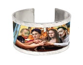 Aluminum bracelet Inspired by a toast between Van Gogh, Frida, Gioconda and Dali. Personalized text