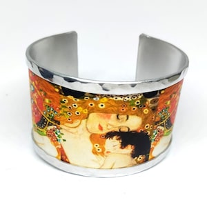Bracelet - bangle  inspired in mother and daughter of Gustav Klimt, made with aluminum. Personalized text on the inside.