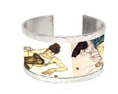 Bracelet inspired by Egon Schiele's Edith. Made with aluminum. Personalized internal text.