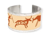 Inspired by paleolithic hunters, bracelet made with aluminum. Personalized text - Upcycled Jewelry - Tin anniversary