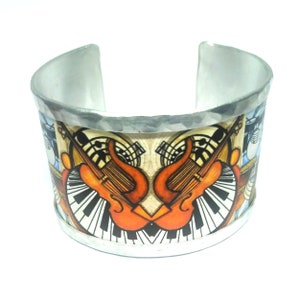 Inspired by musical instruments, bracelet made with aluminum. Personalized text - Upcycled Jewelry - Tin anniversary