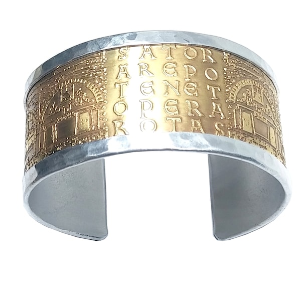 Carré magique du SATOR AREPO, bracelet en aluminium et laiton. Avec texte personnalisé à l'intérieur