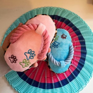 Flip Flop Dog Toy, Squeaky Fluff Dog Toy, Pink & Blue Dog Toy Stuffed