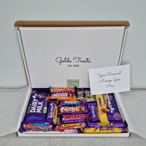 Envíe un pensamiento sobre usted con una tarjeta de mensaje GRATUITA Caja de regalo personalizada de chocolate con leche láctea Cadbury Cesta Buzón Trate Amor Te extraño Padre Large