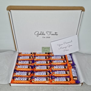 Cesta de regalo navideña Cadbury Double Decker con tarjeta de mensaje personalizada GRATIS Feliz cumpleaños, San Valentín, felicitaciones