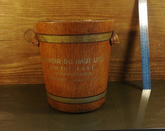 Pretty champagne or white wine bottle seal. vintage advertising fake barrel