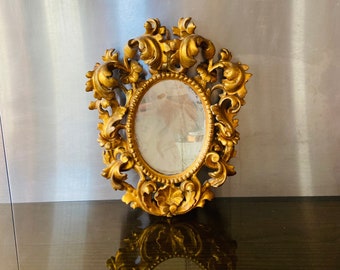 Petit miroir glace italie en bois sculpté ancien et doré à la feuille d’or 18 carats décor coquille st Jacques et feuilles de chêne 25x32 cm