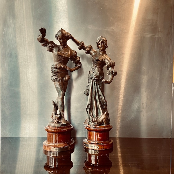 Danse 2 Sculptures en régule représentant un couple de danseurs sur socle en bois « le passe temps »