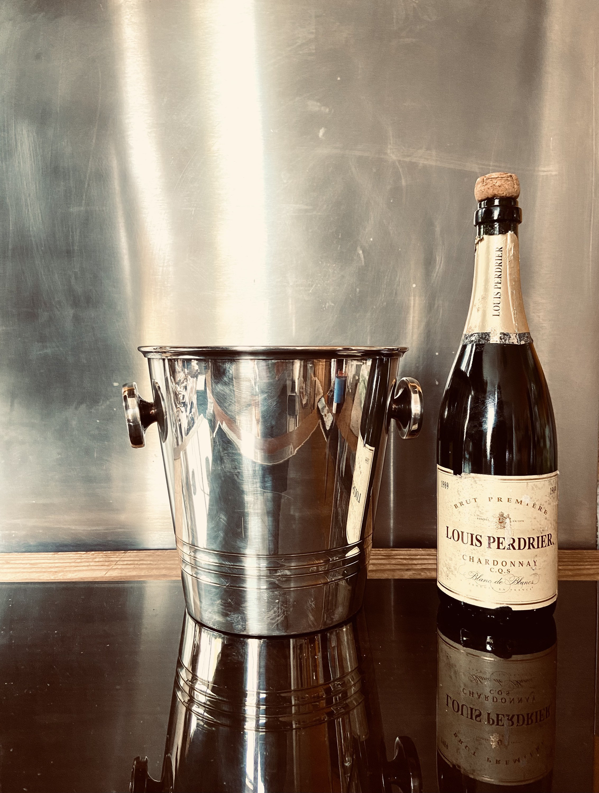 Splendide Seaux Rafraîchissant à Bouteille de Vin . Champagne en Métal Argenté Signé Le Chardon 15 M