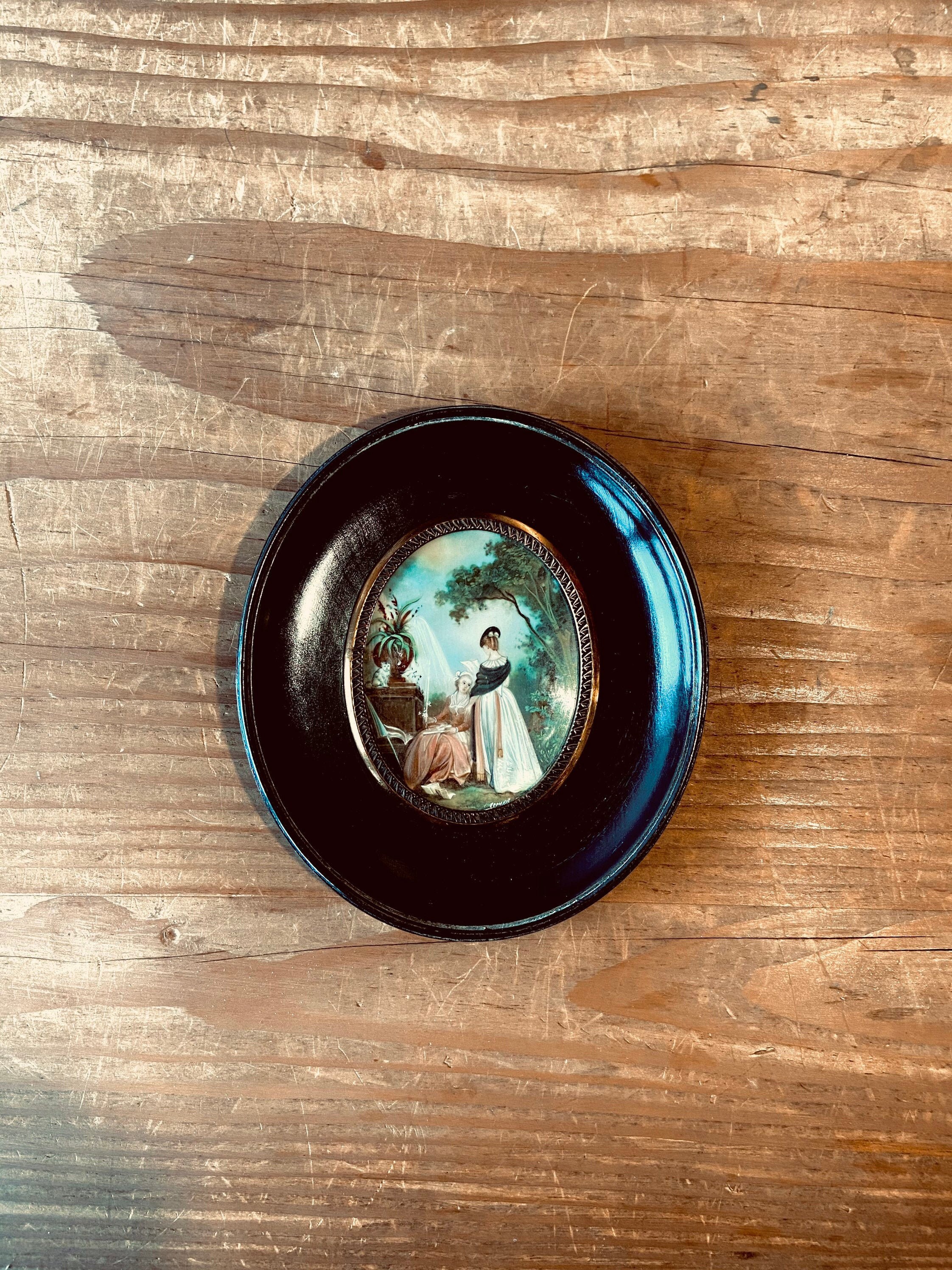 Miniature sur Ivoire Signé La Lecture Forme Ovale/Cadre en Bois et Bronze