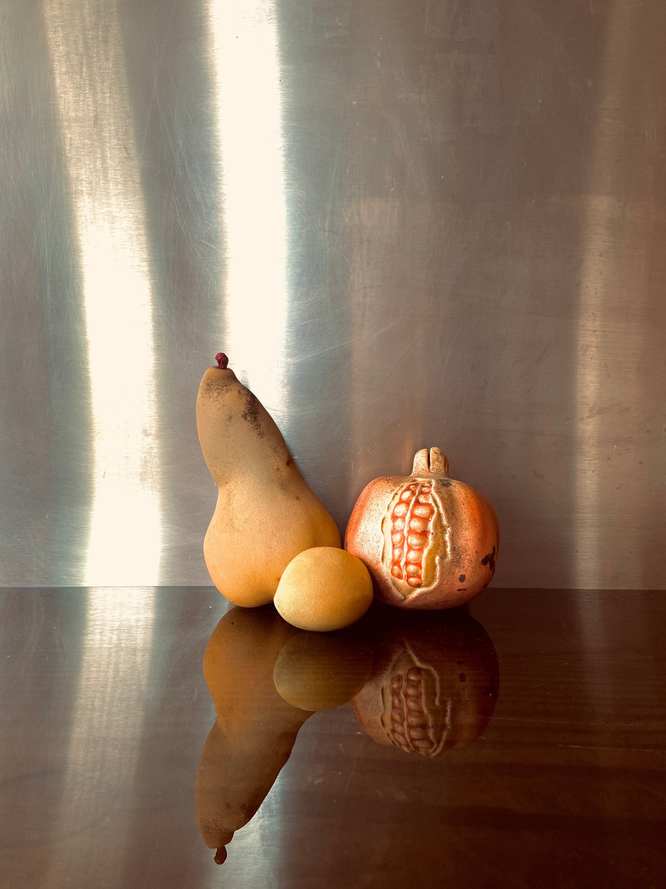 3 Sculptures de Fruits en Porcelaine Ancienne/Travail à La Main Très Minutieux Décoration Cuisine Po