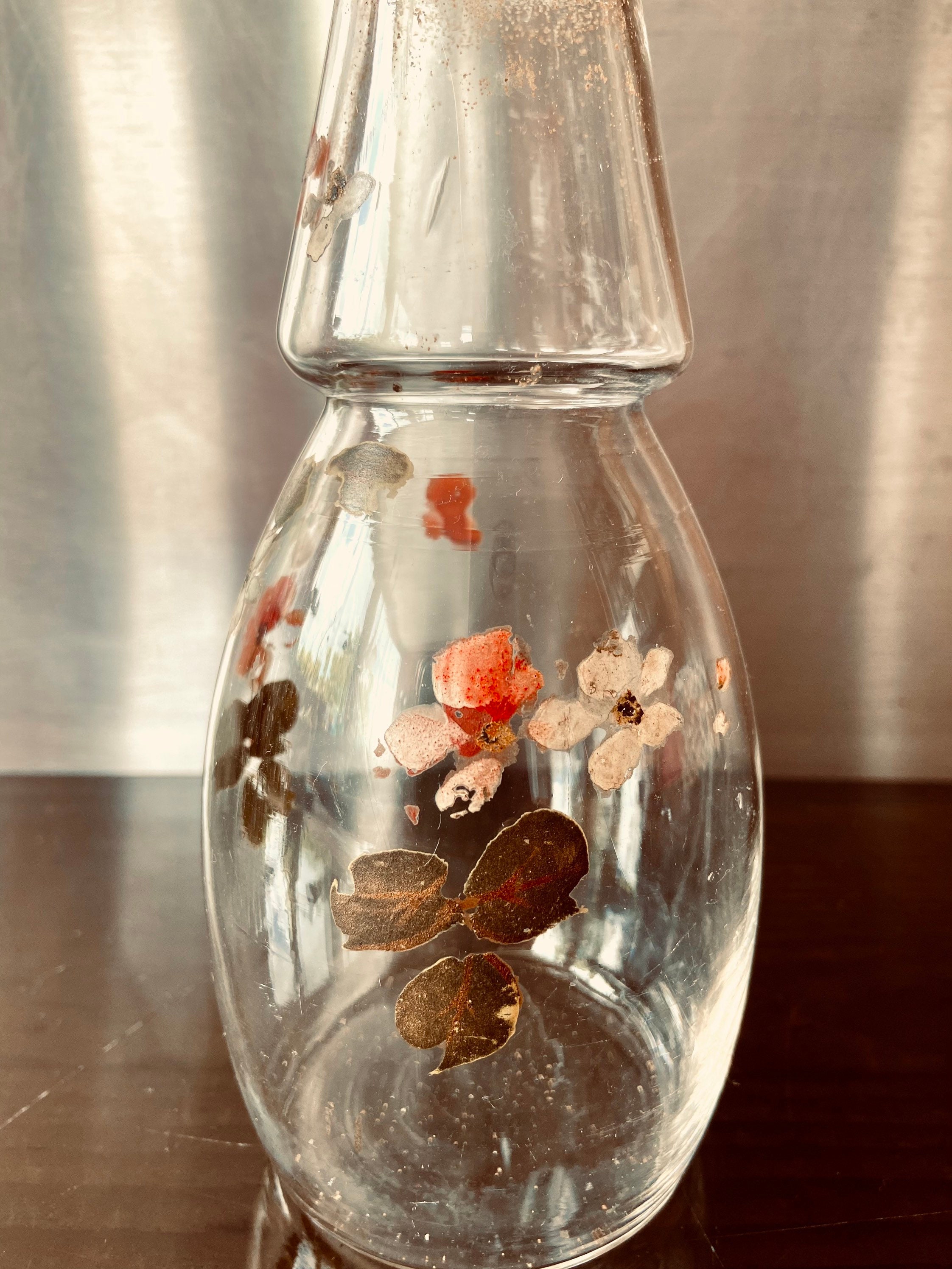 Ravissante Carafe en Verre et Son Délicat Décor Floral Très Romantique Pour Une Décoration de Table 