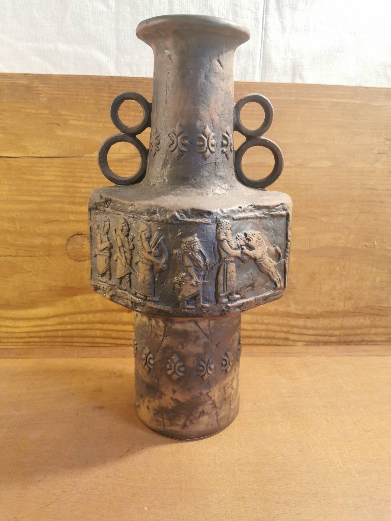 Vase Amphore Décoratif et Rarissime Représentant Un Combat de Lion. Allemagne Walter Gerhards