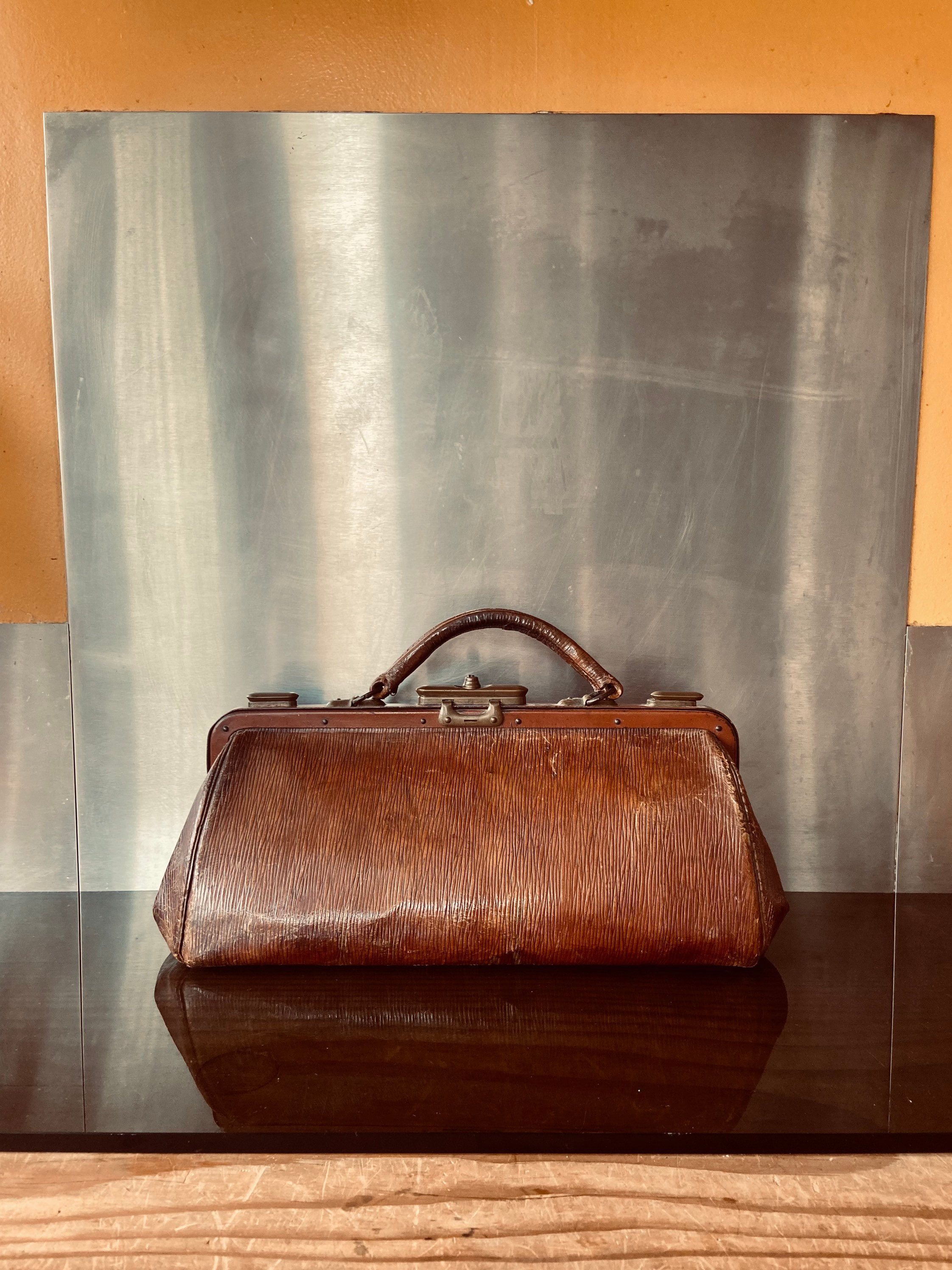 Early 1900's English Leather Gladstone / Doctors Bag