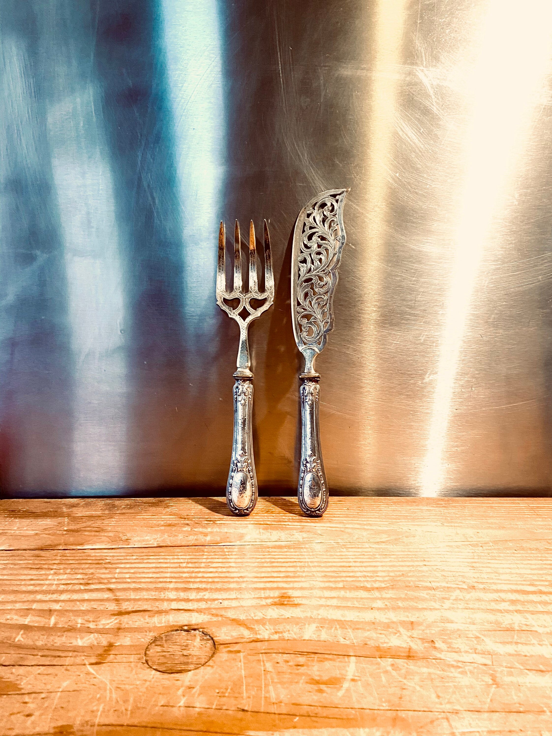 Couvert à Poisson Ajouré/Manches en Argent Massif Fourrés avec Poinçon Tête de Minerve Style Rocaill