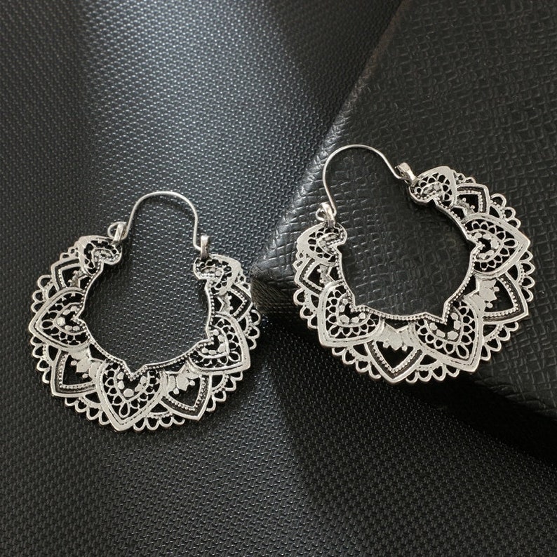 Jewelry pendent Ethnic Alloy Piercing Dangle Earrings Vintage Antique Silver Color Carving Drop Earrings for Women
