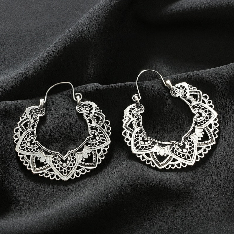 Jewelry pendent Ethnic Alloy Piercing Dangle Earrings Vintage Antique Silver Color Carving Drop Earrings for Women
