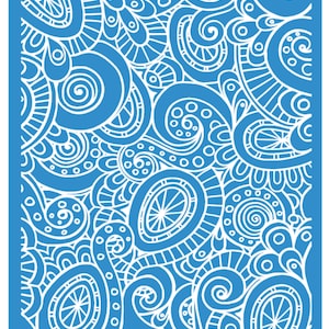 Pode incluir: Um estêncil azul com um desenho branco de formas abstratas em espiral. O estêncil é etiquetado como "Aussie Craft Cutters".