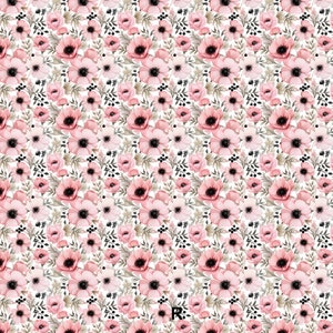 Puede incluir: Un patrón sin costuras que presenta delicadas flores rosas con centros negros, rodeadas de pequeñas hojas verdes y bayas negras sobre un fondo blanco.