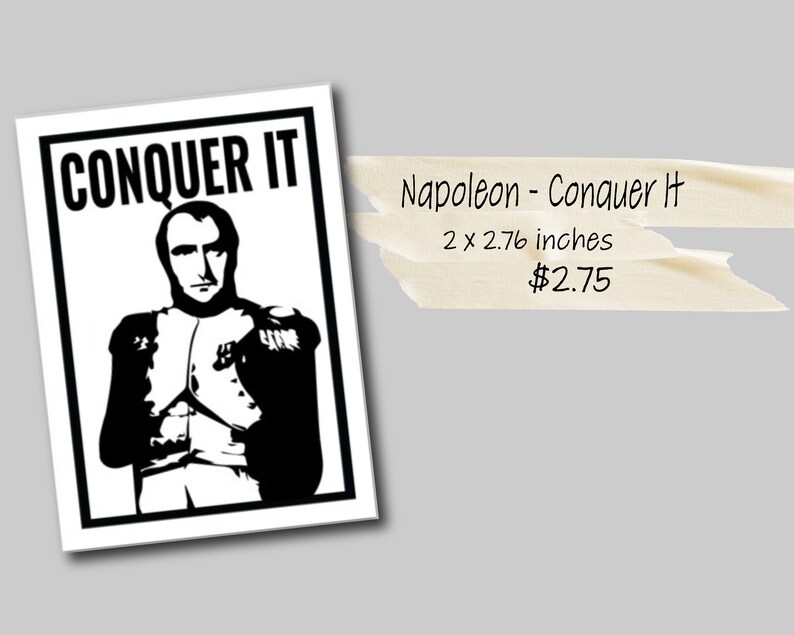 Puede incluir: Ilustraci&oacute;n en blanco y negro de Napole&oacute;n Bonaparte con el texto "CONQUER IT" en un cuadrado blanco sobre un fondo blanco.