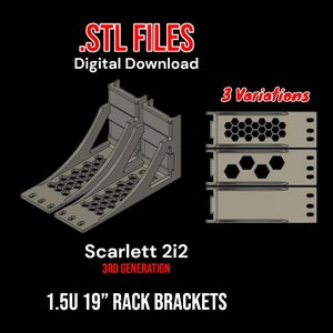 Könnte beinhalten: Zwei graue Metall-Rack-Brackets mit einem Wabenmuster in der Größe 1,5U 19". Die Halterungen sind für das Scarlett 2i2 3. Generation Audio-Interface konzipiert. Das Bild zeigt auch drei Variationen des Halters mit unterschiedlichen Wabenmustern.