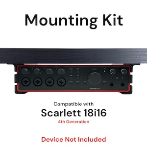 Może przedstawiać: Czarny i czerwony zestaw montażowy do interfejsu audio Scarlett 18i16 4. generacji, zamontowany pod ciemną drewnianą powierzchnią. Obraz zawiera tekst "Zestaw montażowy", "Kompatybilny z Scarlett 18i16 4. generacji" i "Urządzenie nie jest dołączone".