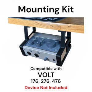 以下が含まれることがあります： VOLT 176、276、または 476 オーディオインターフェース用のブラックマウントキット。キットはブラックプラスチックとウッド製で、デスクやテーブルの下に取り付けるように設計されています。デバイスは含まれていません。