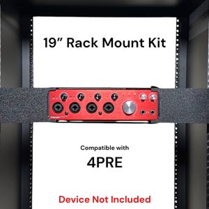 Pode incluir: Um kit de montagem em rack de 19" para uma interface de áudio 4PRE. O kit inclui duas correias pretas com fechos de velcro. O kit é compatível com a interface de áudio 4PRE, mas a interface não está incluída.